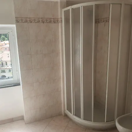 Executive Flat In Apartment *